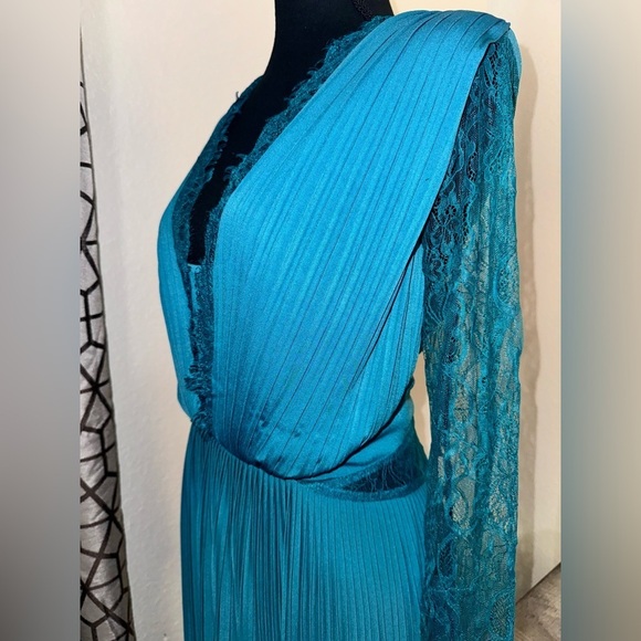 NWT ASOS Green Midi Dress with Lace’ Long Sleeves and Pleats - Picture 3 of 5